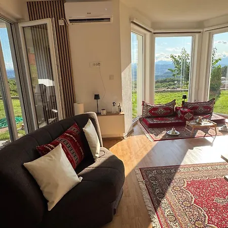 فيلة Forest House