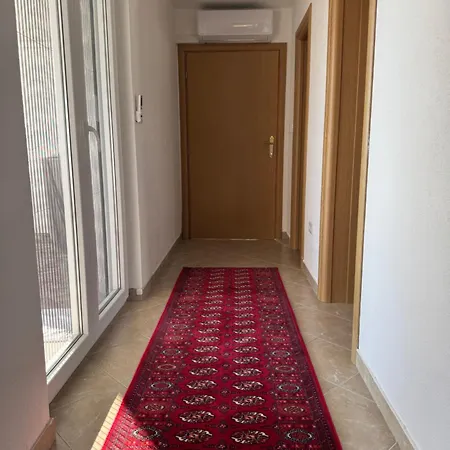 فيلة Forest House *